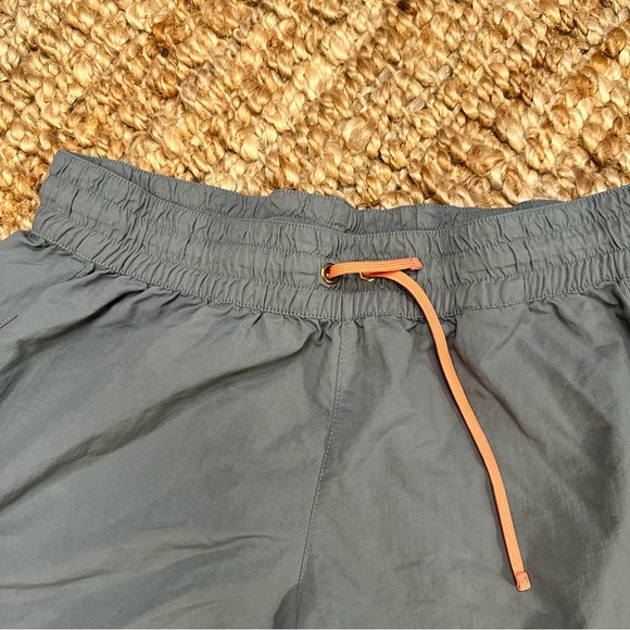 COLUMBIA gray athletic shorts with no liner - Picture 2 of 14